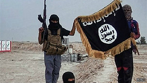 Los militantes de ISIS están divulgando su propaganda en videos por las redes sociales.