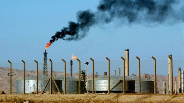 La refinería, situada a unos diez kilómetros (seis millas) de la ciudad de Biyi, estaba amenazada por los rebeldes desde hace días.