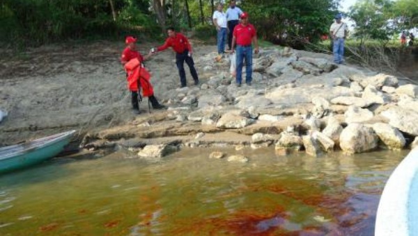 La población se quedó sin agua debido a la contaminación de los ríos. | Foto: El Financiero