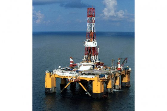 Esta es una de las plataformas que usa la empresa en el Golfo de México. / Bloomberg