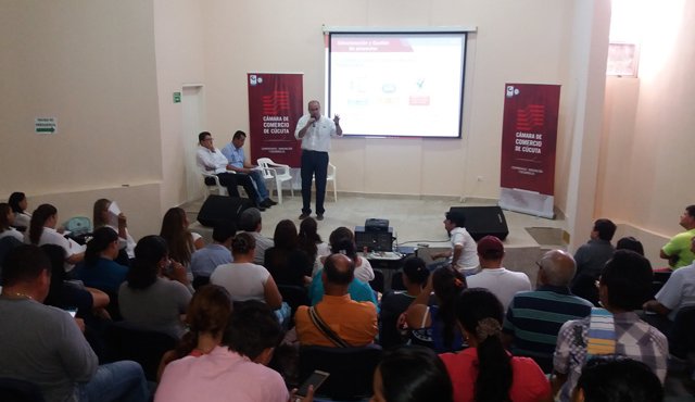 Carlos Luna Romero, presidente ejecutivo de la Cámara de Comercio de Cúcuta, lideró la presentación del programa de la entidad a los empresarios y voceros de Tibú y otros municipios de la zona.