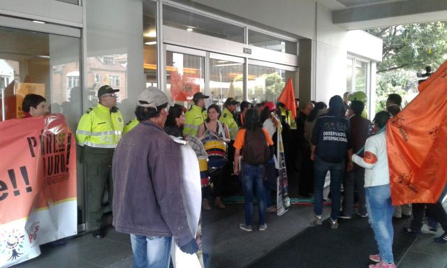 Protesta-frente-a-Ecopetrol-RCN