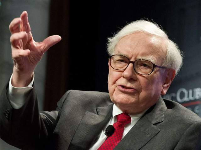 AFP El director ejecutivo de Berkshire Hathaway, Warren Buffet, es el cuarto hombre más rico del mundo con una fortuna de 64.800 millones de dólares.